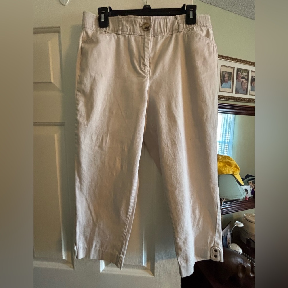 Great condition khaki capris. Size 8.